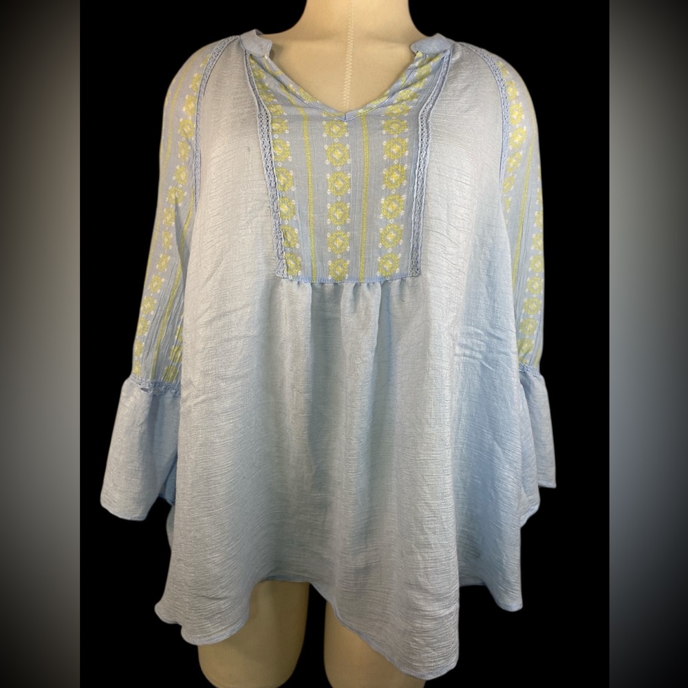 Zac & Rachel Woman Light Blue and Yellow Top Women’s 2X